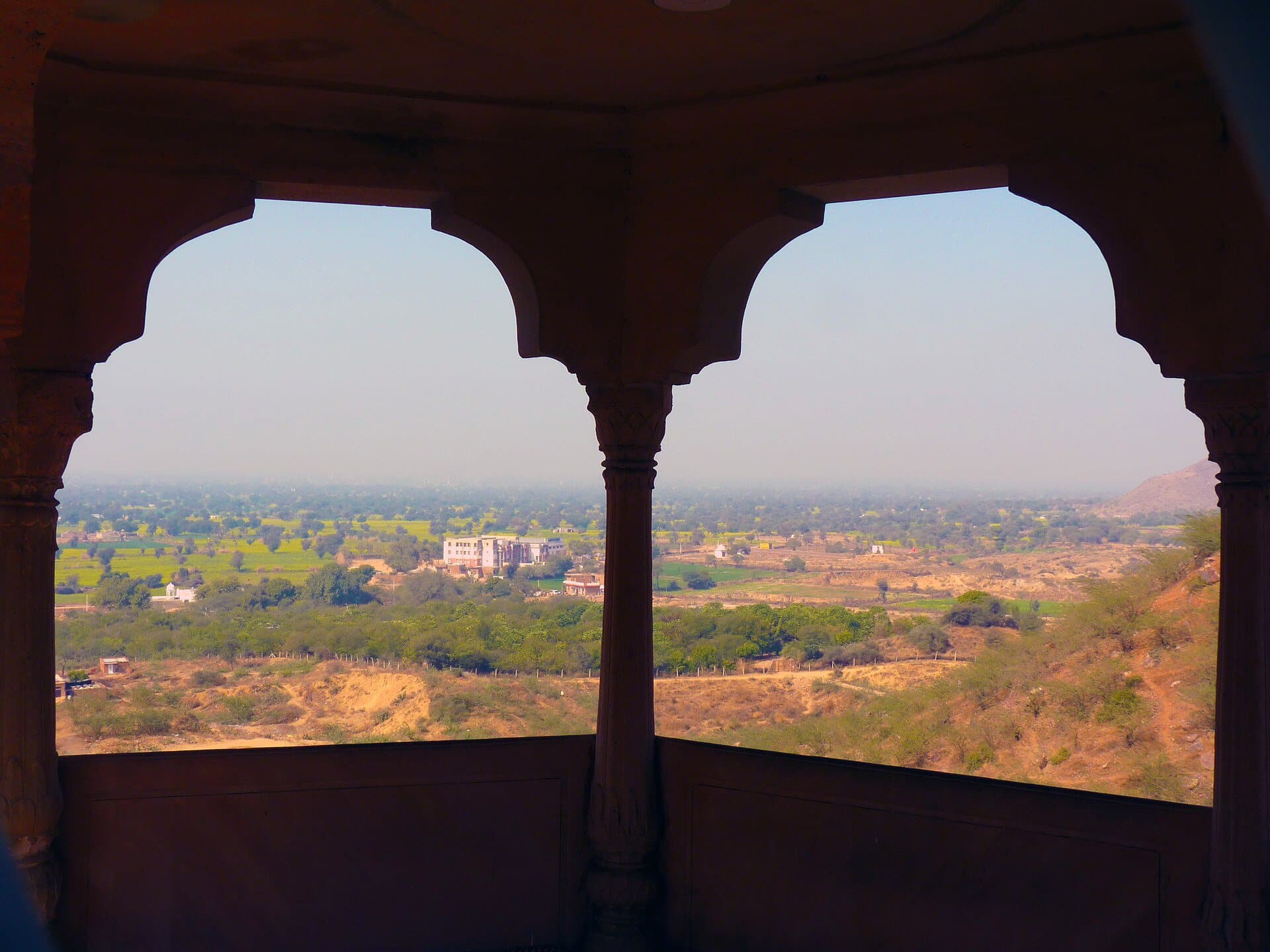 Cusped arched window, Jaipur