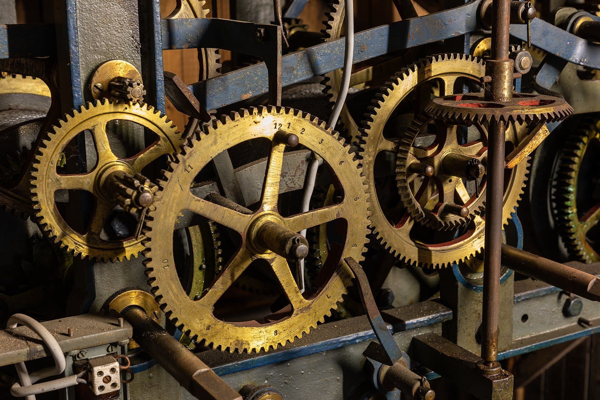 Gear train of a mechanical tower clock
